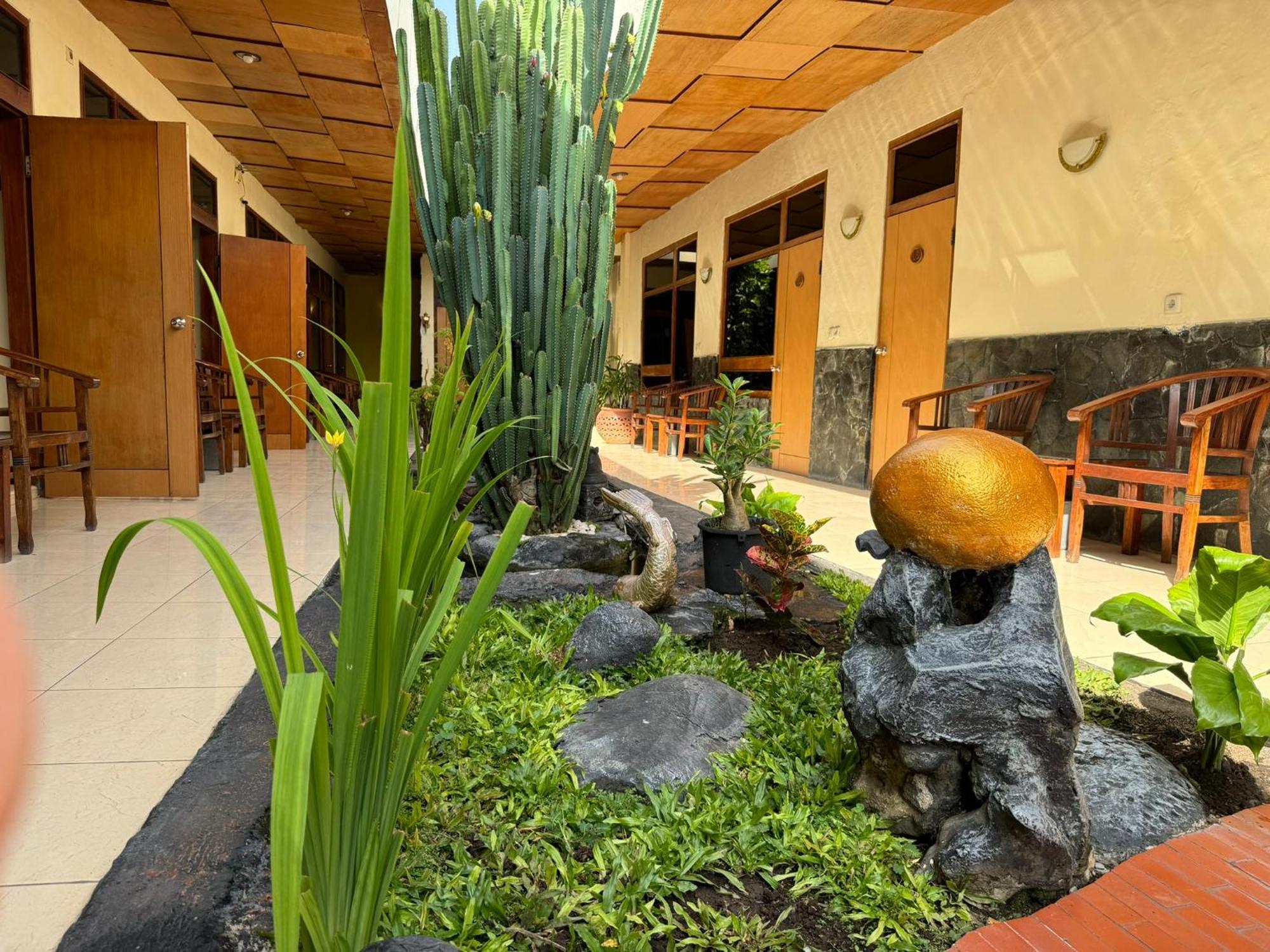 צ'ירבון Hotel Priangan מראה חיצוני תמונה