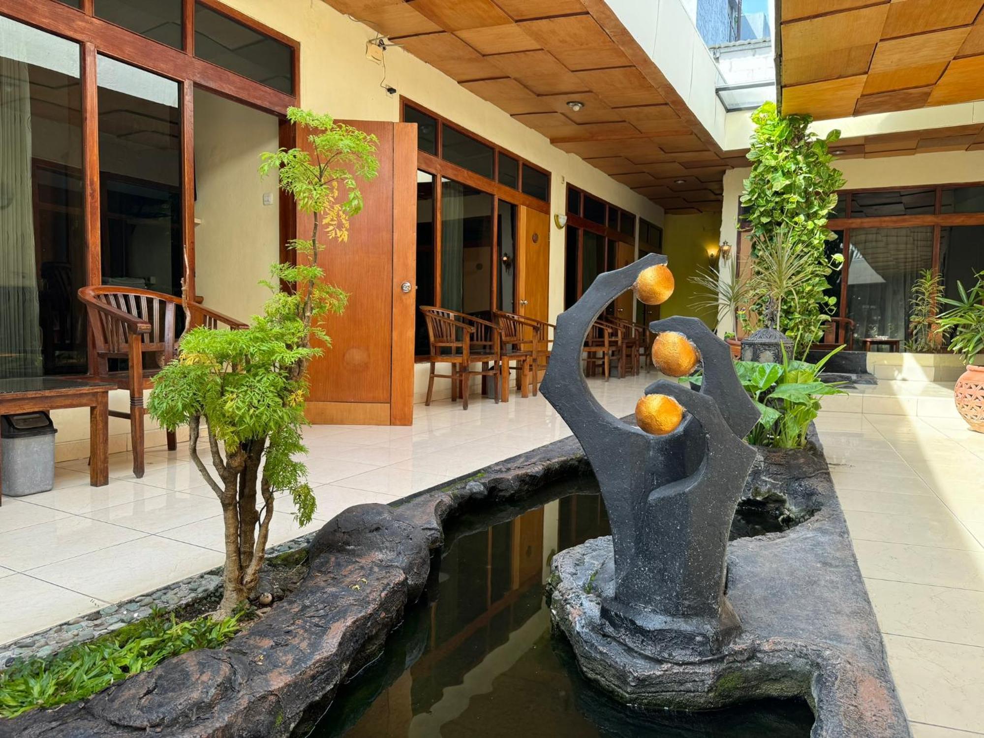 צ'ירבון Hotel Priangan מראה חיצוני תמונה