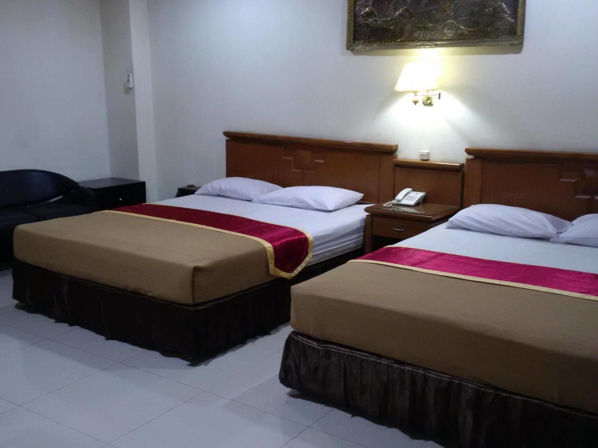 צ'ירבון Hotel Priangan מראה חיצוני תמונה