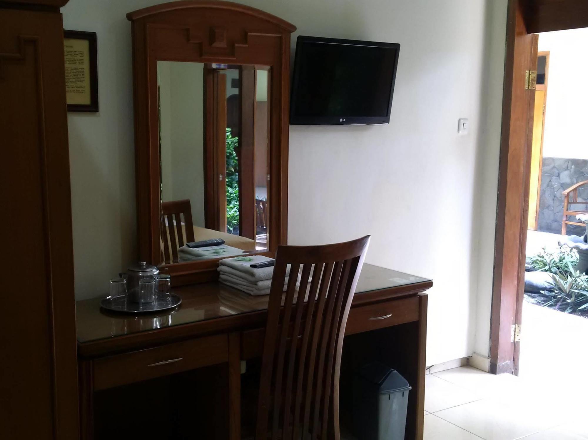 צ'ירבון Hotel Priangan מראה חיצוני תמונה